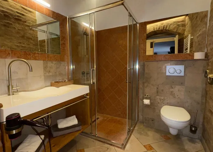 Wirgarten Antik Szálloda 3*