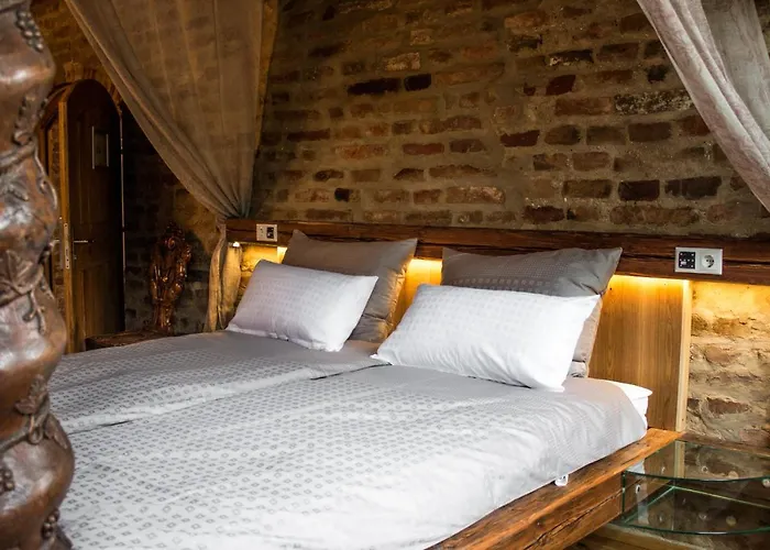 Wirgarten Antik Szálloda 3*
